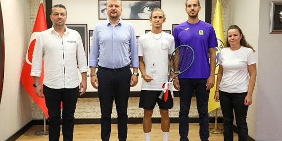 Bucalı şampiyon sporcudan Başkan Görkem Duman’a ziyaret