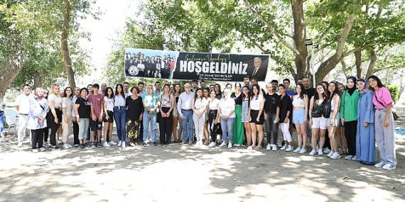 Burhaniye Belediyesi’nden üniversitelilere burs desteği.