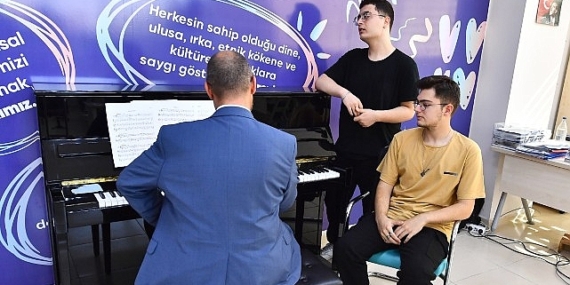 Büyükşehir’in kursuna katıldılar, hayallerindeki üniversiteyi kazandılar