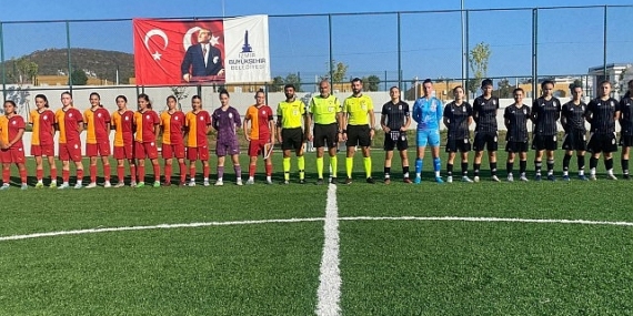 Cumhuriyet kızları Zafer Bayramı için sahaya çıktı