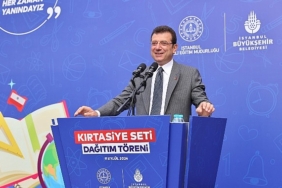 ekrem-imamoglu-bayrampasada-kirtasiye-seti-dagitim-torenine-katildi-4KGiv1Ma.jpg