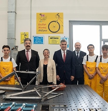 eti-sari-bisiklet-meslek-liselerinde-bisiklet-uretimi-egitimlerini-baslatiyor-hmb2WcHL.jpg