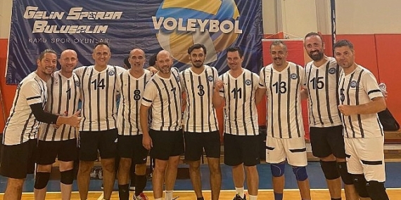 EÜ Voleybol Takımı Kamu Spor Oyunları 2024 turnuvasında yarı finale yükseldi