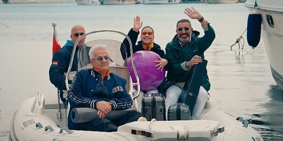 GAİN’in yeni sohbet programı “Alarga” da Zafer Algöz ve Hakan Altun teknede leziz sofralar kurup ünlü arkadaşlarını ağırlıyor!