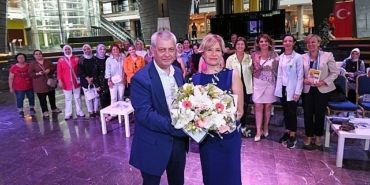 gazeteci-yazar-tuluhan-tekelioglu-osmangazili-kadinlarla-bulustu-1zEunNs8.jpg