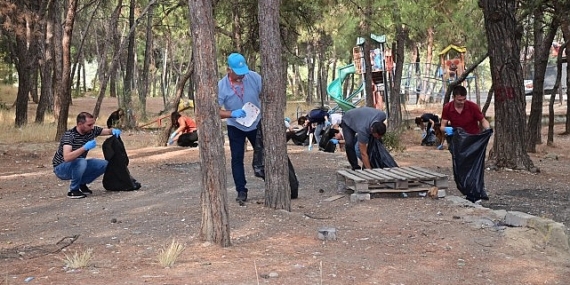 Gönüllülerden çevre temizliği Kıvılcımı