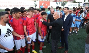 huseyin-gocek-bu-turnuvada-turk-futbolunu-tasiyacak-yetenekler-var-gIs1sg4O.jpg