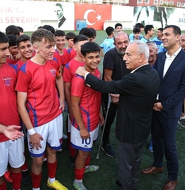 huseyin-gocek-bu-turnuvada-turk-futbolunu-tasiyacak-yetenekler-var-gIs1sg4O.jpg