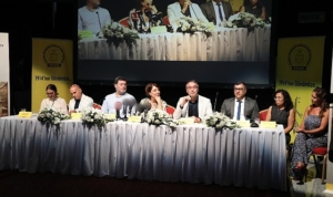 ibb-sehir-tiyatrolari-2024-2026-repertuvarini-surdurulebilir-bir-dunya-icin-baris-ortak-temasiyla-acikladi-WPFQJ5Hi.jpg