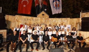 iki-yakanin-baris-ezgileri-efes-selcukta-yankilandi-uCga5Qyf.jpg