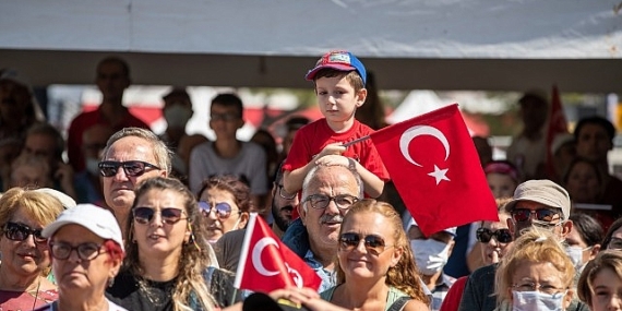 İzmir Marşı 9 Eylül şerefine yükselecek