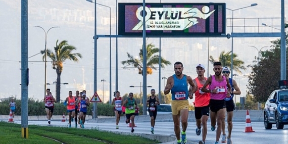 İzmir’de Uluslararası 9 Eylül İzmir Yarı Maratonu’yla kurtuluş coşkusu başladı