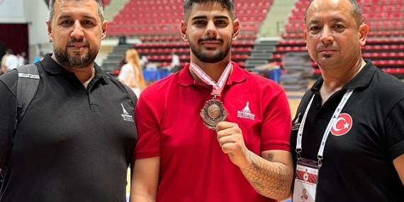 İzmirli sporcular madalyalarla döndü