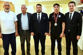 kahramankazan-belediyespor-halter-takimi-sporcusu-berat-ergun-yildizlar-turkiye-halter-sampiyonasinda-altin-madalya-kazandi-1YAvVbBW.jpg