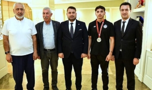 kahramankazan-belediyespor-halter-takimi-sporcusu-berat-ergun-yildizlar-turkiye-halter-sampiyonasinda-altin-madalya-kazandi-1YAvVbBW.jpg