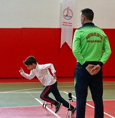 karsiyaka-belediyesi-cocuklarin-spor-yasamina-isik-oluyor-p44vqeZH.jpg