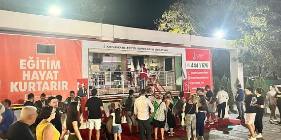 Karşıyaka Belediyesi’nden fuar ziyaretçilerine deprem eğitimi