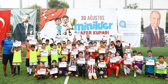 Minikler Zafer Turnuvasında eğlence dolu anlar yaşadı