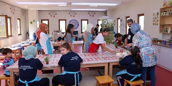 Özel çocuklar Selçuklu Sanat Tasarım Atölyesi’nde etkinlik yaptı.