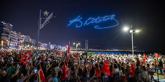 Sabah Zafer Yürüyüşü, akşam Fener Alayı ve Haluk Levent konseri