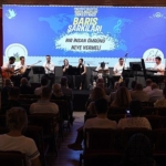 sarkilar-baris-dolu-bir-dunya-icin-soylendi-Njc7dcrN.jpg