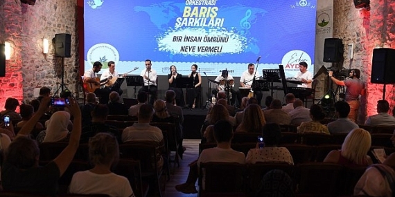 Şarkılar barış dolu bir dünya için söylendi