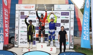 turkiye-super-enduro-sampiyonasinin-3-ayagi-kartepede-gerceklestirildi-sampiyona-da-dereceye-girenler-kupalarini-aldilar-VHflYnrk.jpg