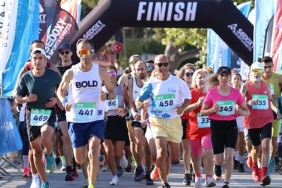 uluslararasi-ayvalik-kurtulus-yari-maratonu-kosuldu-IhLRmUIe.jpg