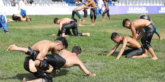 Yağlı güreşin büyük başpehlivanları Ulugazi Er Meydanı’na çıkıyor