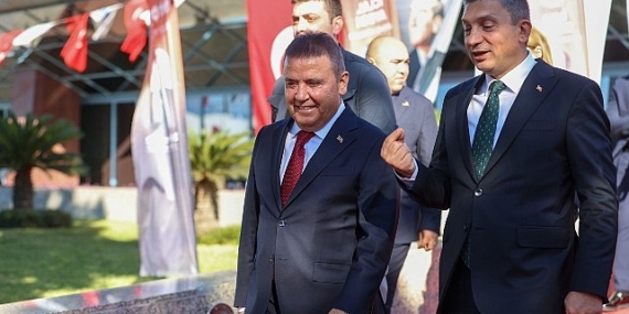 Antalya Valisi Şahin’den Antalya Kitap Fuarı’na ziyaret Cumhuriyet ve kitap coşkusu bir arada