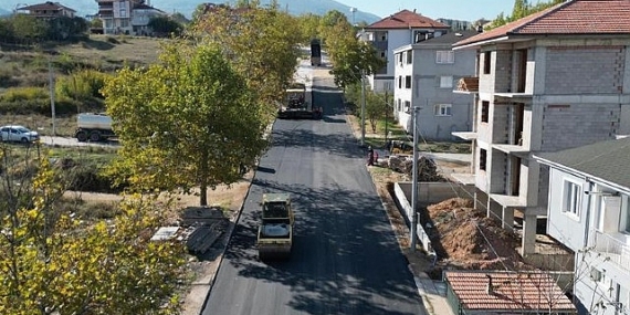 Asfalt Çalışmaları Yeniceköy Mahallesinde Devam Ediyor