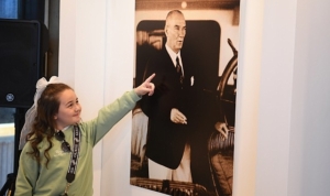 ataturk-ve-cumhuriyet-fotograflari-sergisi-acildi-VVs51xi3.jpg