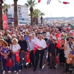 ayvalikta-8-ekim-sali-gunu-sabah-saatlerinde-ataturk-anitina-yapilan-saldiriya-vatandaslardan-tepki-yagdi-mZijmUyI.jpg