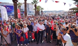 ayvalikta-8-ekim-sali-gunu-sabah-saatlerinde-ataturk-anitina-yapilan-saldiriya-vatandaslardan-tepki-yagdi-mZijmUyI.jpg