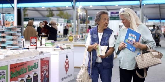 Baş tacı büyüklerimiz Kitap Fuarı’na konuk oldu