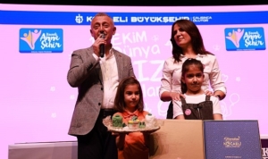 baskan-buyukakin-dunyadaki-tum-ihlallere-karsi-sizlerle-birlikte-dimdik-ayakta-duracagiz-VEFAmsHb.jpg