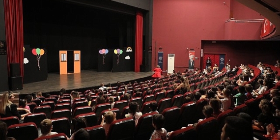 Başkan Çerçioğlu Çocukları Tiyatro ile Buluşturdu