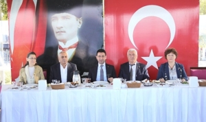 baskan-onal-muhtarlarla-bulustu-bayrakli-icin-gece-gunduz-calisiyoruz-PV9Wpqet.jpg