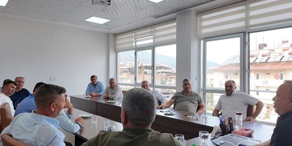 Başkan Özel, Mermer Sektörü Temsilcileriyle bir araya geldi.