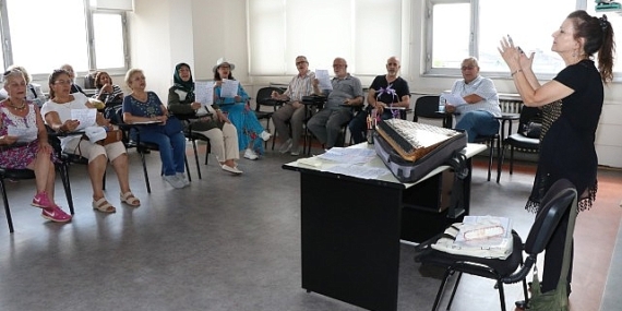 Büyükşehir’den 65 yaş üstü koro