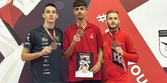Büyükşehir’in sporcuları İzmir’e madalyalarla döndü