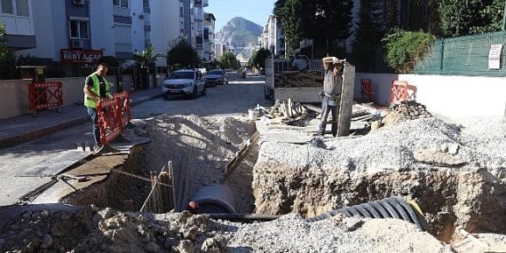 Büyükşehir’in yağmur suyu hattı çalışmaları devam ediyor