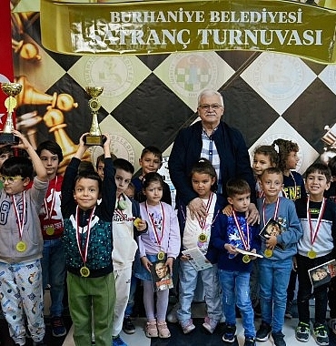 cumhuriyet-bayrami-satranc-turnuvasi-tamamlandi-QLDHBXIE.jpg