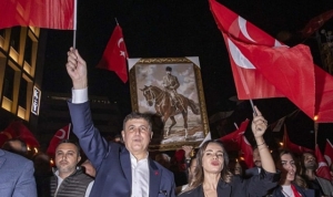 cumhuriyet-isigi-izmirden-parladi-A2aJ9wFD.jpg