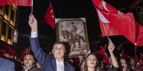 Cumhuriyet ışığı İzmir’den parladı