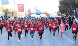 cumhuriyet-kosusu-ile-bayram-coskusu-basladi-Kzh5YTsL.jpg