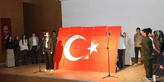 Dilovası, Cumhuriyetin ilanının 101. yıl dönümünü, ilçe protokolü ve vatandaşların katılımıyla coşkuyla kutlandı.