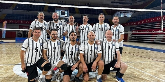 EÜ Voleybol Takımı çeyrek finalde