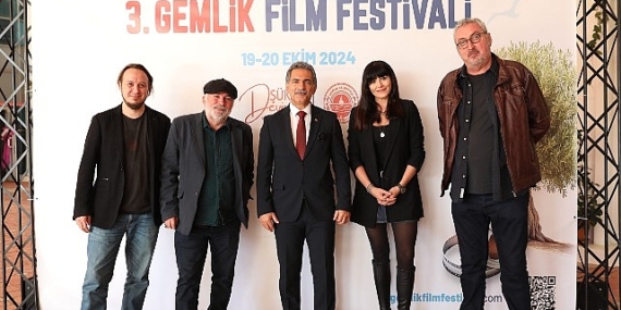 Festivalin açılış konuşmasını Gemlik Belediye Başkanı Şükrü Deviren yaptı.