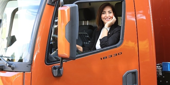 Ford Trucks, Ağır Ticari Araç Sektöründe Önyargıları Yıkıyor: Kadın Kamyon Şoför Akademisi ile Kadınlar Direksiyona Geçiyor